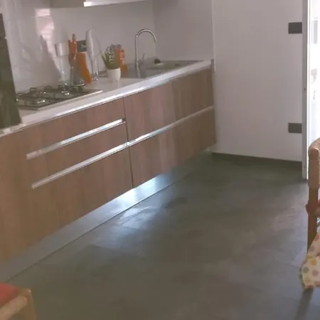 La Casa Sui Tetti アパート キアーヴァリ